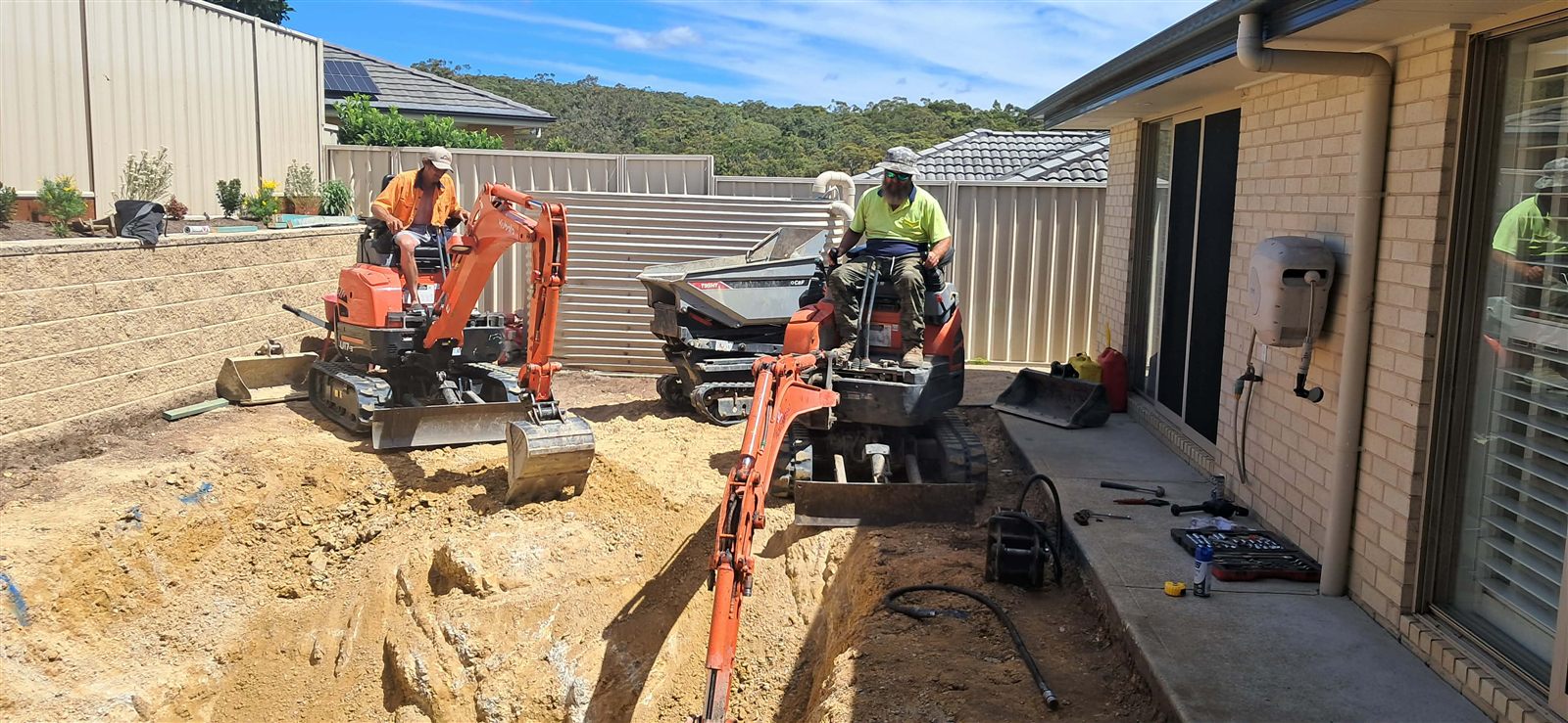 Tight access residential excavation beside a Lake Macquarie home